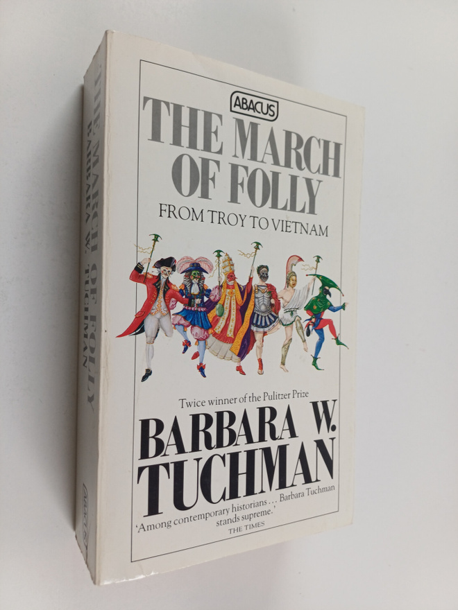 Barbara Tuchman : The march of a folly : from Troy to Vie...