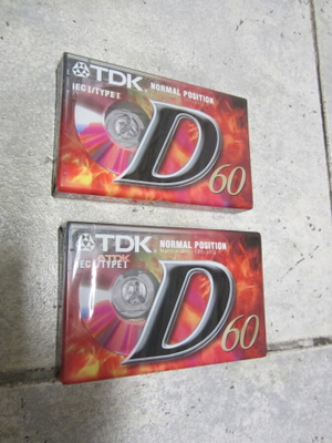 TDK D 60 - 2 AVAAMATONTA C-KASETTIA