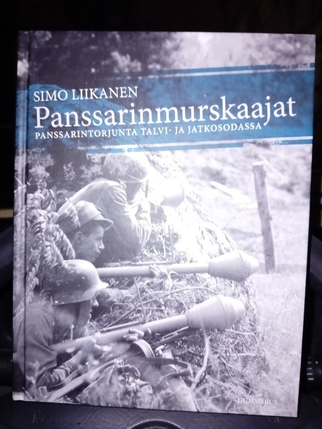 SIMO LIIKANEN :  PANSSARINMURSKAAJAT ( SIS POSTIKULU  )