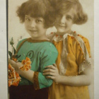 Nuoret leidit ja kukkia, vanha väripk, p. 1930-l. - pikkukuva 1