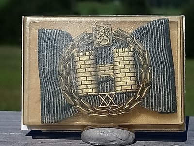 Hopeinen merkki rasiassa, Halkaisija - 33 mm.