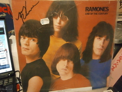 RAMONES -MARKY RAMONEN NIMMARILLA END OF THE CENTURY VINYYLI