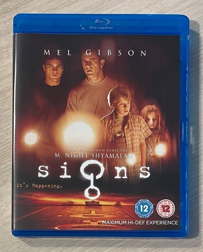 M. Night Shyamalan: SIGNS (2002) Mel Gibson, Joaquin Phoenix