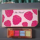 TOO FACED+ REVOLUTION LUOMIVÄRIPALETIT !! - pikkukuva 1