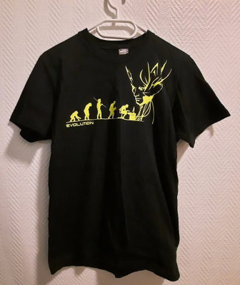 Uusi Evolution t-paita