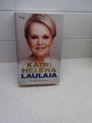 KATRI HELENA, LAULAJA / ELINA HIRVONEN