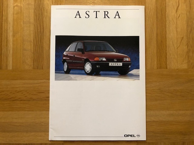 Esite Opel Astra F vuodelta 1992, myös Astra GSi