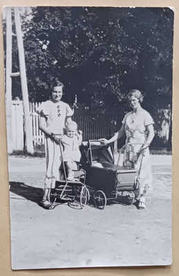 Heinola, äidit ja lapset kärryissä kentällä, vkpk, 1936