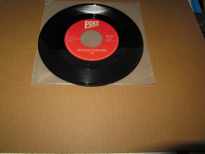 Yö 7" Mutta kun tulee aamu/Karnevaalien kaupunki 1988