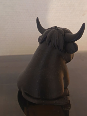 Highland cow -lehmäfiguuri, hiilenmusta, noin 7 cm