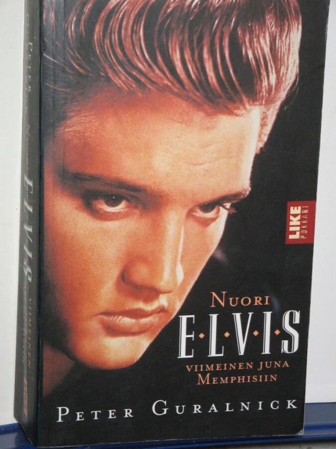Peter Guralnick : Nuori ELVIS  Viimeinen juna Memphisiin