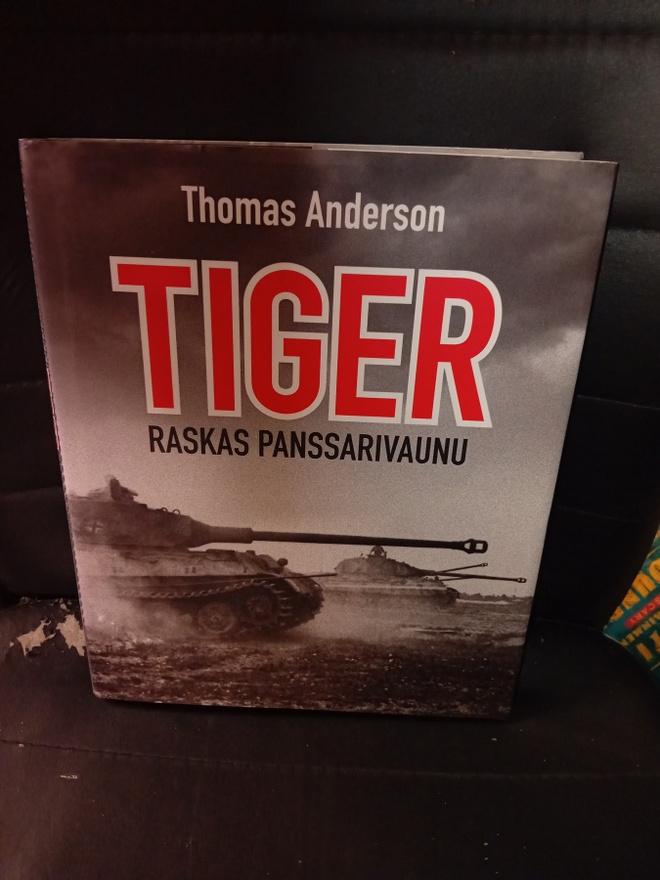 Thomas Anderson  : Tiger raskas panssarivaunu  ( SIS POSTIKU