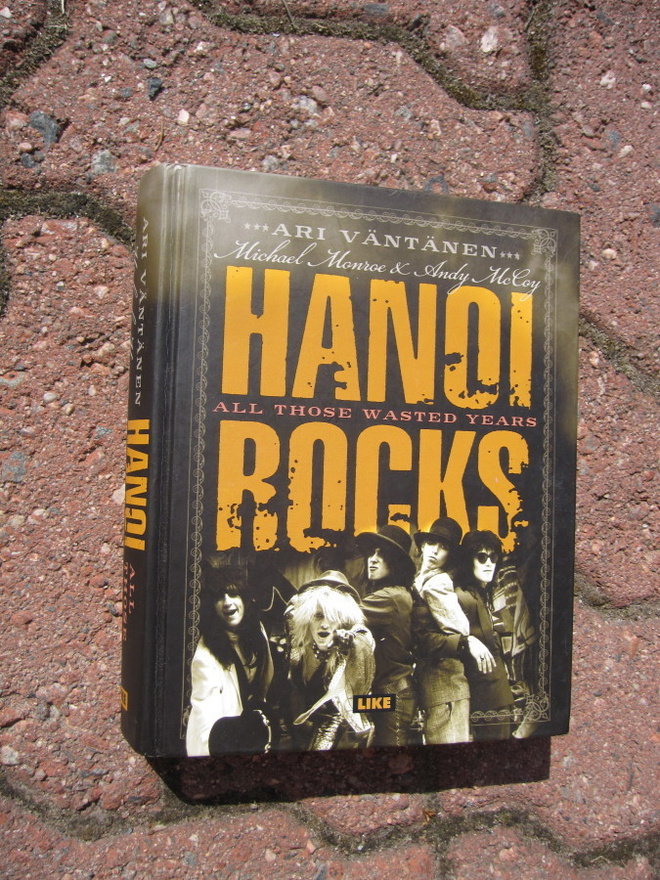 HANOI ROCKS - ari väntänen ( kovakantinen )