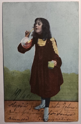 Pikkuleidi puhaltelee saippuakuplia, p. 1904
