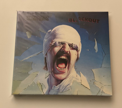 Scorpions – Blackout (Deluxe CD + keikka-DVD)