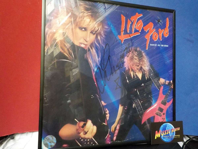 LITA FORD TAULU NIMMARILLA