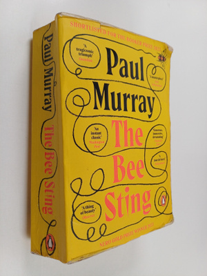 Paul Murray : The bee sting
