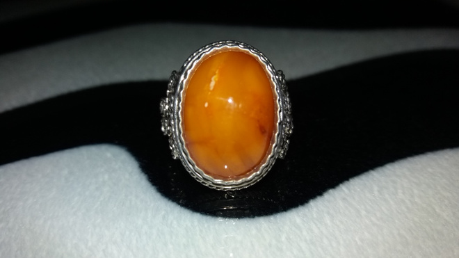 Meripihka Amber Egg Yolk sormus Venäläinen