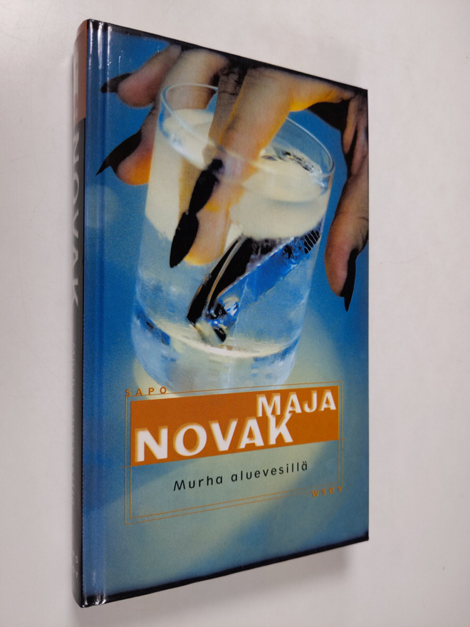 Maja Novak : Murha aluevesillä