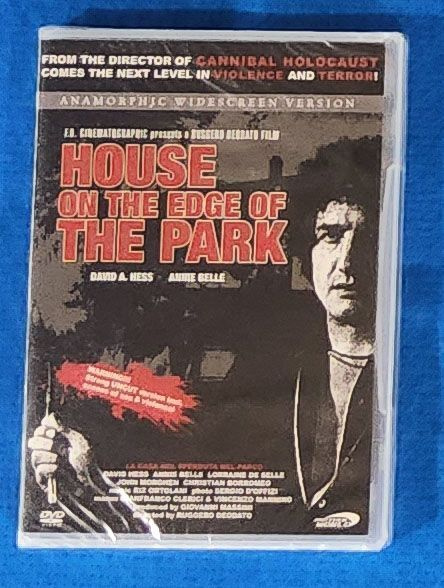 Talo puiston laidalla - House on the edge of the park (UUSI)