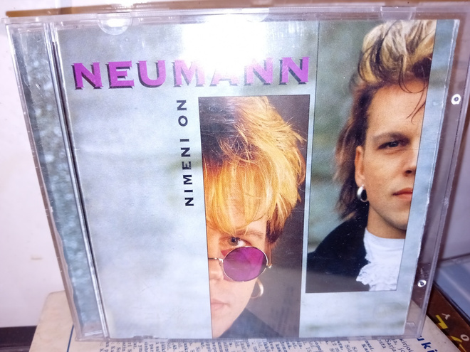 CD Neumann  : Nimeni on Neumann  ( SIS POSTIKULU )