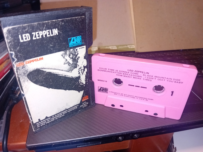 C-kasetti Led Zeppelin  ( SIS POSTIKULU )