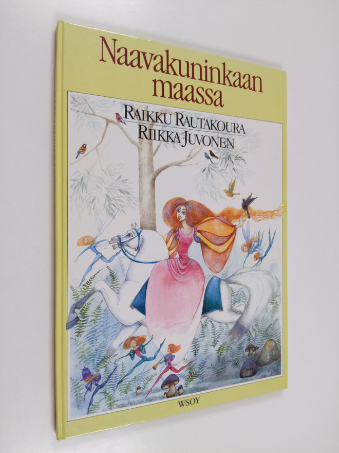 Raikku Rautakoura : Naavakuninkaan maassa