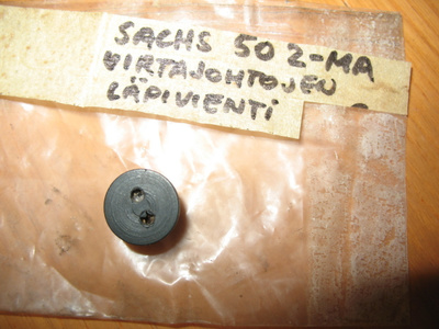 Sachs-virtajohtojen-läpivienti-kumi (uusi)
