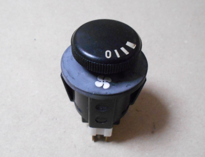 Puhaltimen kytkin GM 90103289.  Opel Ascona C, 1982-1988.