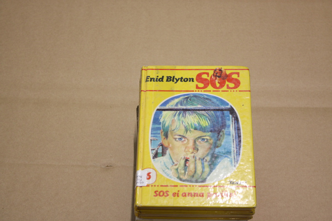 Enid Blyton SOS ei anna periksi A4