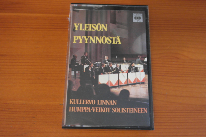 Yleisön pyynnöstä:Kullervo Linnan Humppa-Veikot Solisteineen