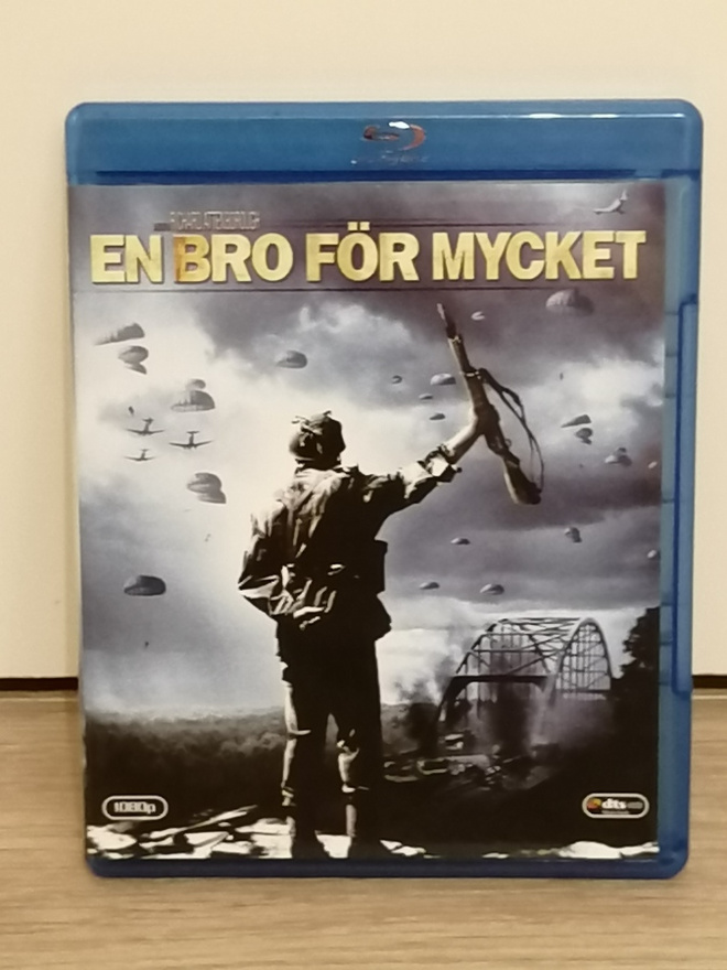 Yksi silta liikaa / En bro för Mycket