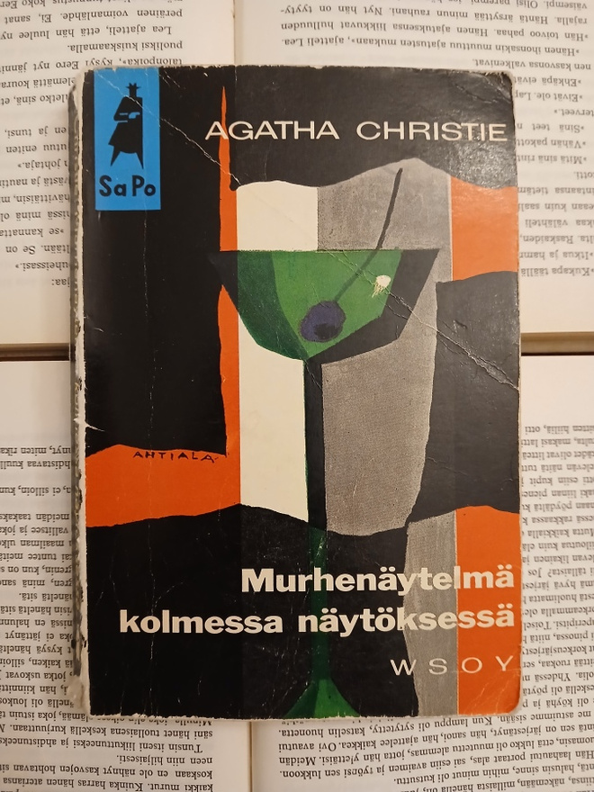 Agatha Christie - Murhenäytelmä kolmessa näytöksessä (nid.)