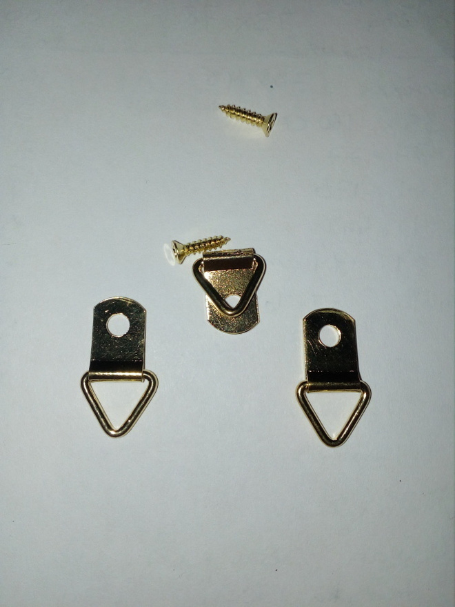 Triangeli taulukoukku kultainen 12*21mm