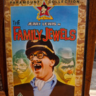 Jerry - perheen musta lammas (The Family Jewels) - pikkukuva 1
