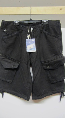 # Uudet mustat shortsit, koko 30 #