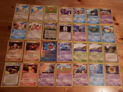 Setti vanhoja Pokemon-kortteja 28 kpl