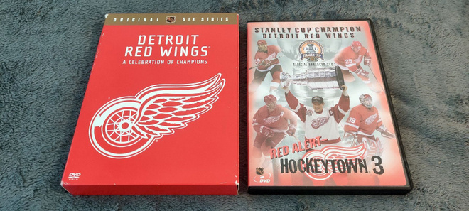 Detroit Red Wings DVD-paketti ja t-paita