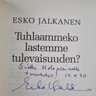 Esko Jalkanen : Tuhlaammeko lastemme tulevaisuuden (signe... - pikkukuva 3
