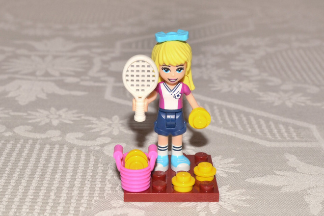 LEGO Friends - Stephanie tenniskentällä -