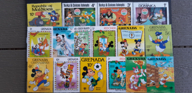 Walt Disney Postimerkkejä ** 16 kpl