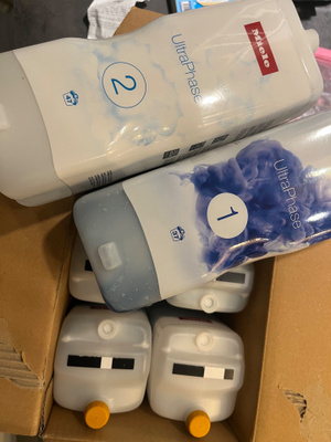 Miele UltraPhase 1 ja 2 -pyykinpesuainetta