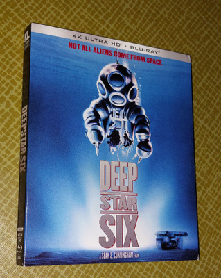 Slipcover: DeepStar Six (US)
