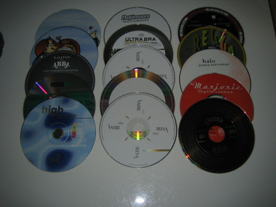 100kpl CD-levyjä