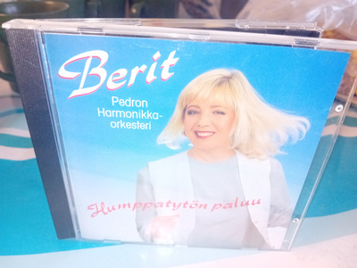 CD Berit : Humppatytön paluu ( SIS POSTIKULU )