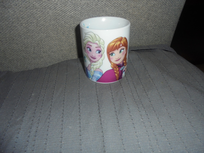 Frozen kuppi, ei laatikkoa keräilyyn tai käyttöön