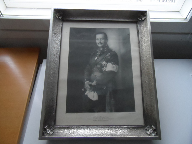 SOTAMARSALKKA MANNERHEIM TAULU KOKO 41 X51 CM