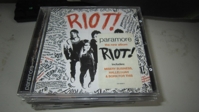 Paramore – Riot!