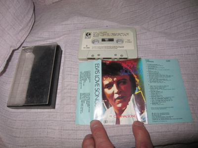 ELVIS LOVE SONGS - CE 2062