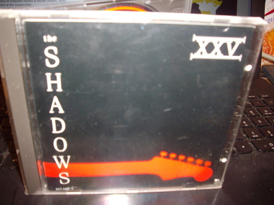 CD : Shadows : XXV ( Sis. postikulut )